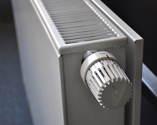 Bild 3 zeigt ein Heizkörper mit selbstregulierbaren Thermostat.